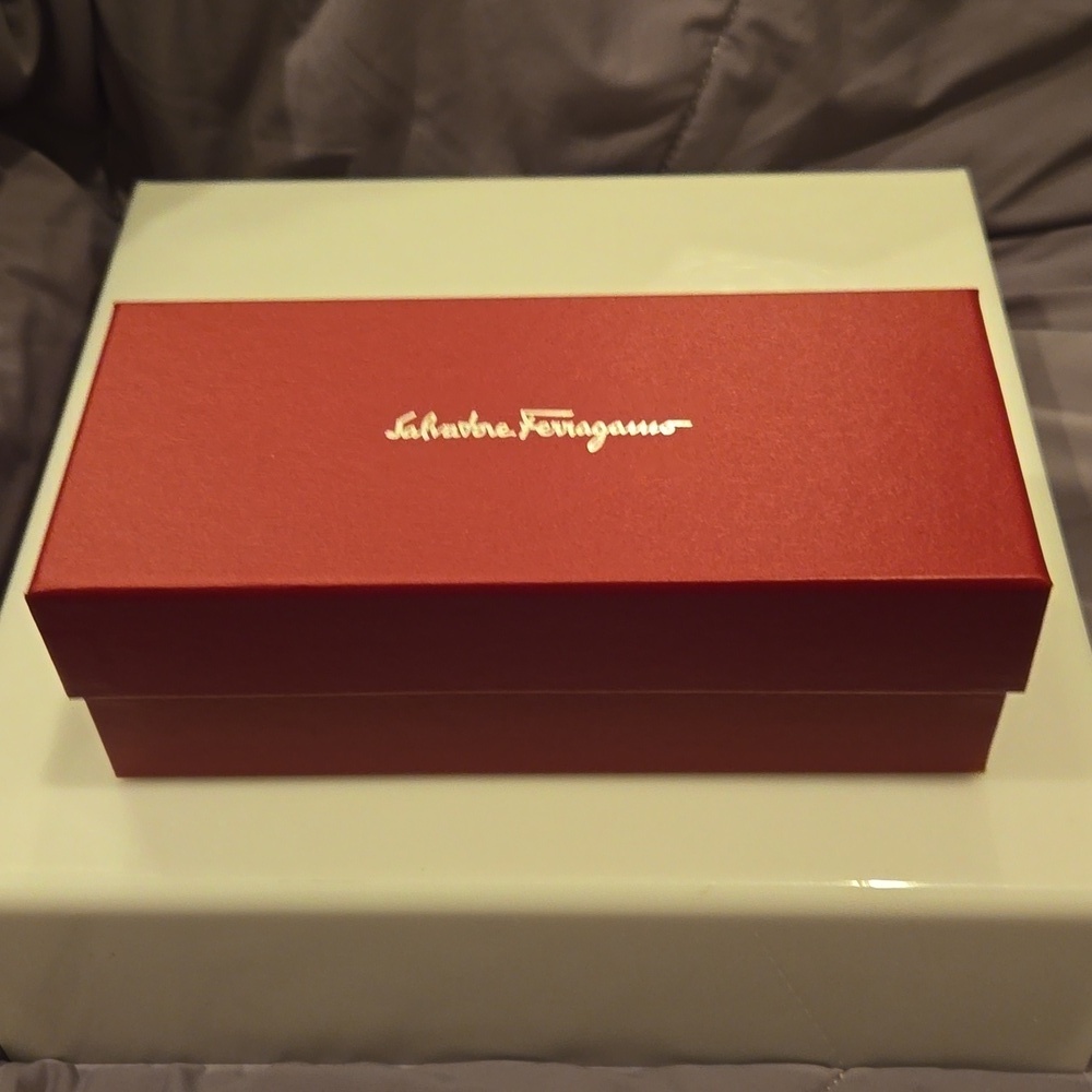 Ferragamo marble gray cat eye Sunglasses brand new in box - Picture 9 of 14